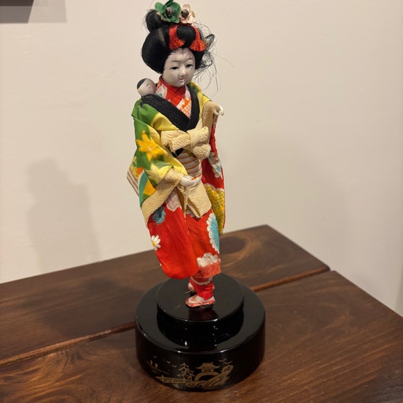 Vintage Japanese GEISHA Doll MUSIC BOX ROTATING - Picture 3 of 13